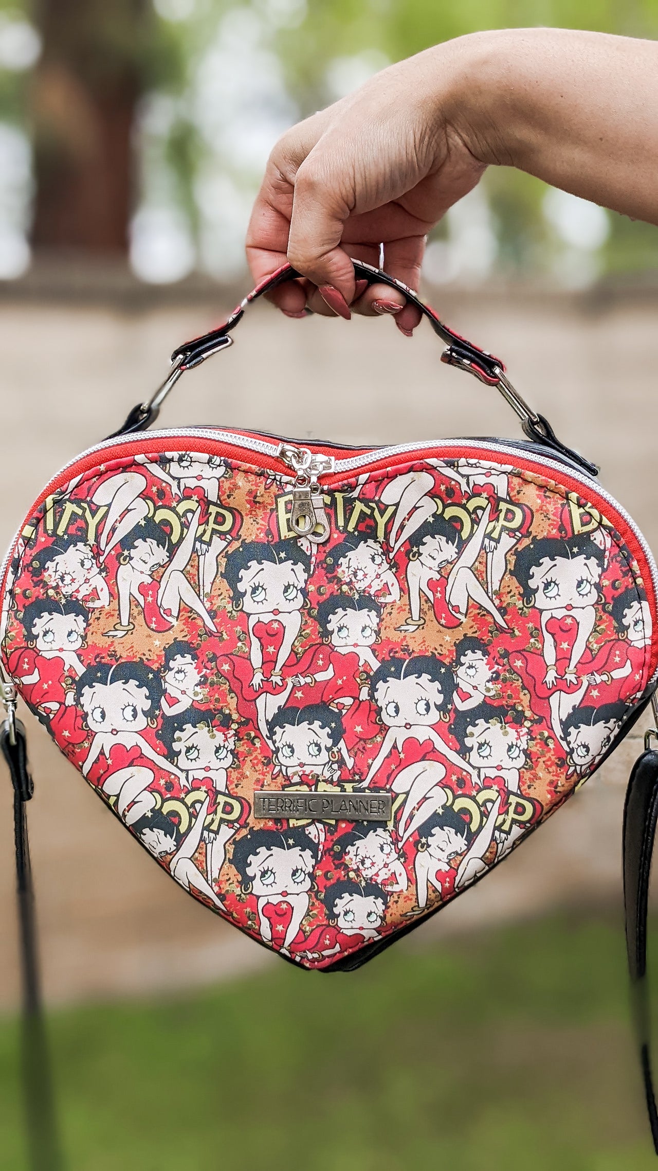 Beautiful Betty Mini Heart Bag V2